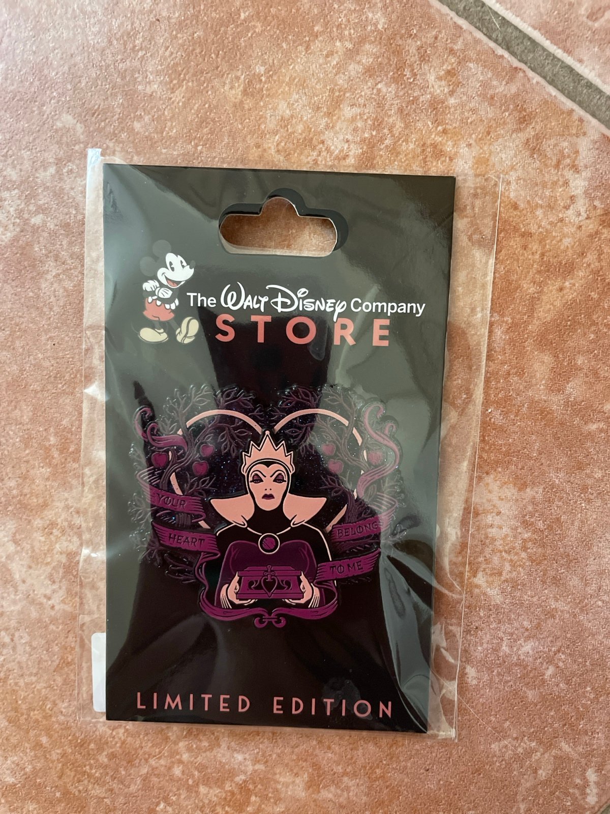Disney pin evil queen MOG
