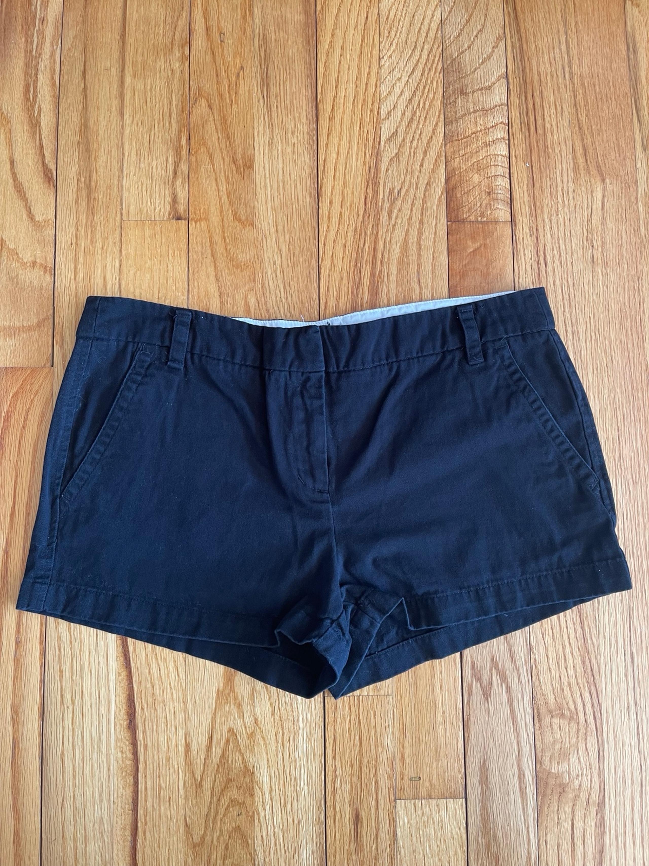 Forever 21 Women’s High Waisted Black Chino Style Shorts. Size Large 30/31.