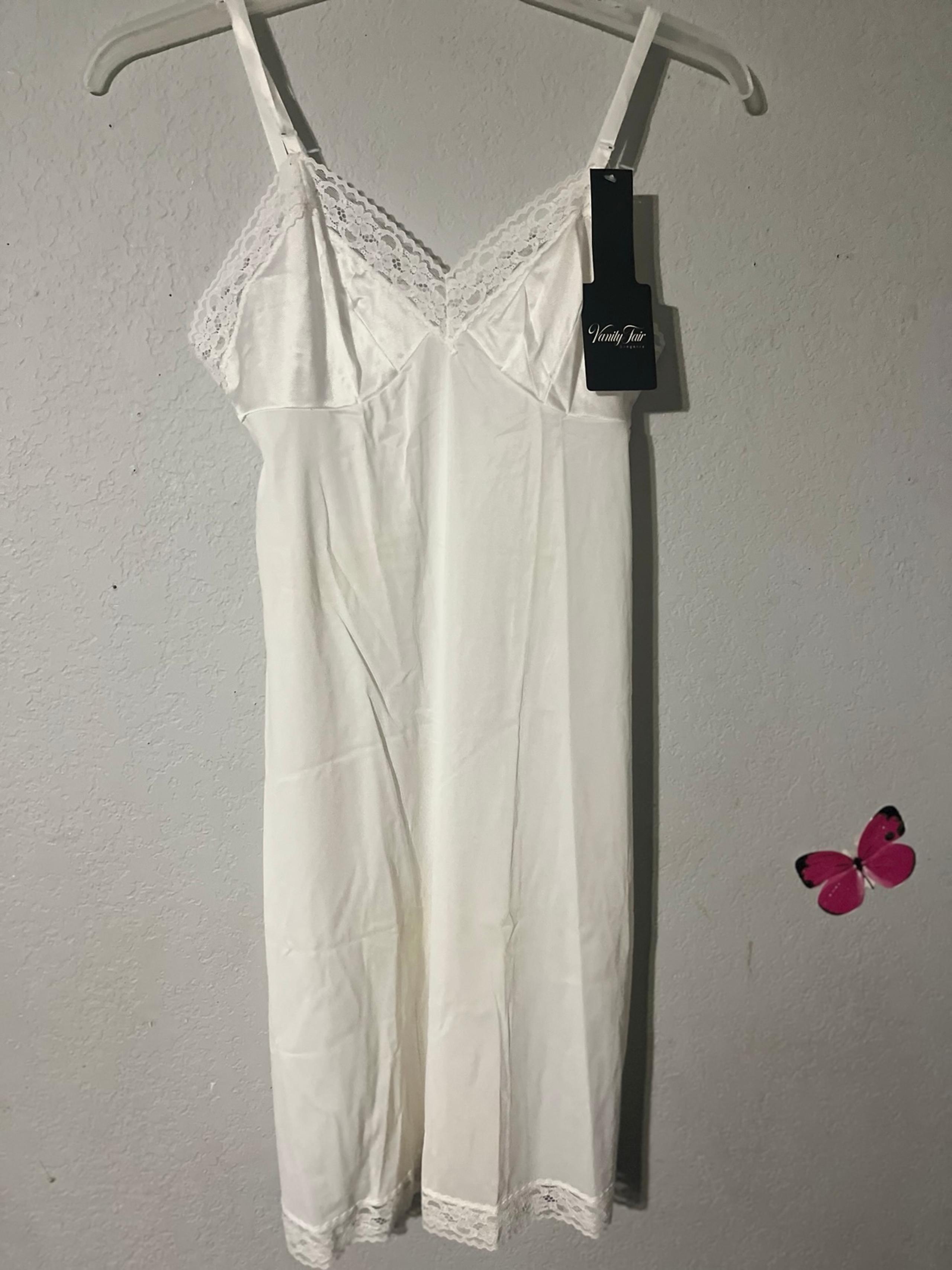 Vanity fair women’s white night gown size 34 22”/40