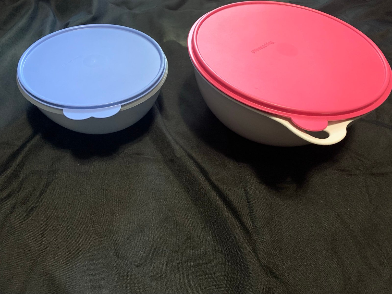 2 Tupperware 32 Cup & 12 Cup THATSA Bowls