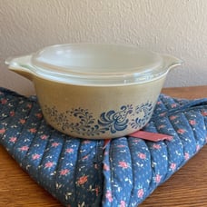 Pyrex Homestead 475 and quilted cover