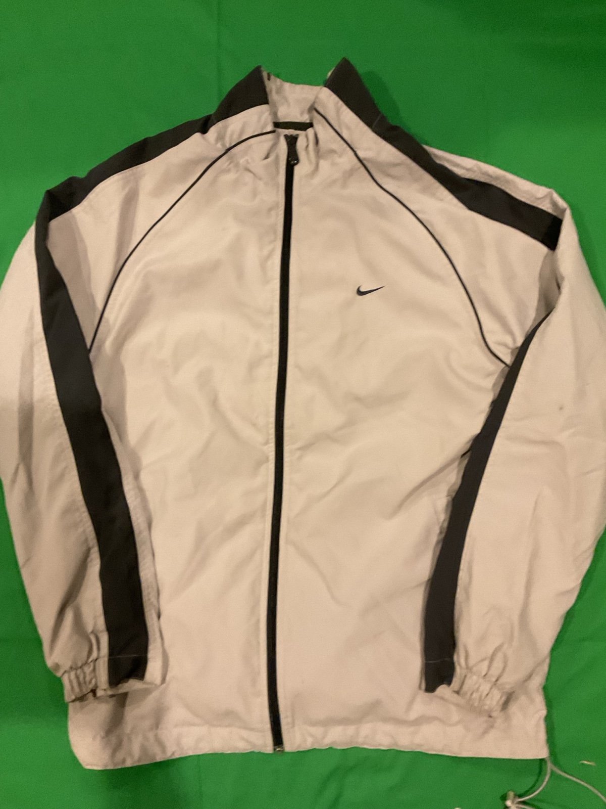 Vintage Nike cream windbreaker
