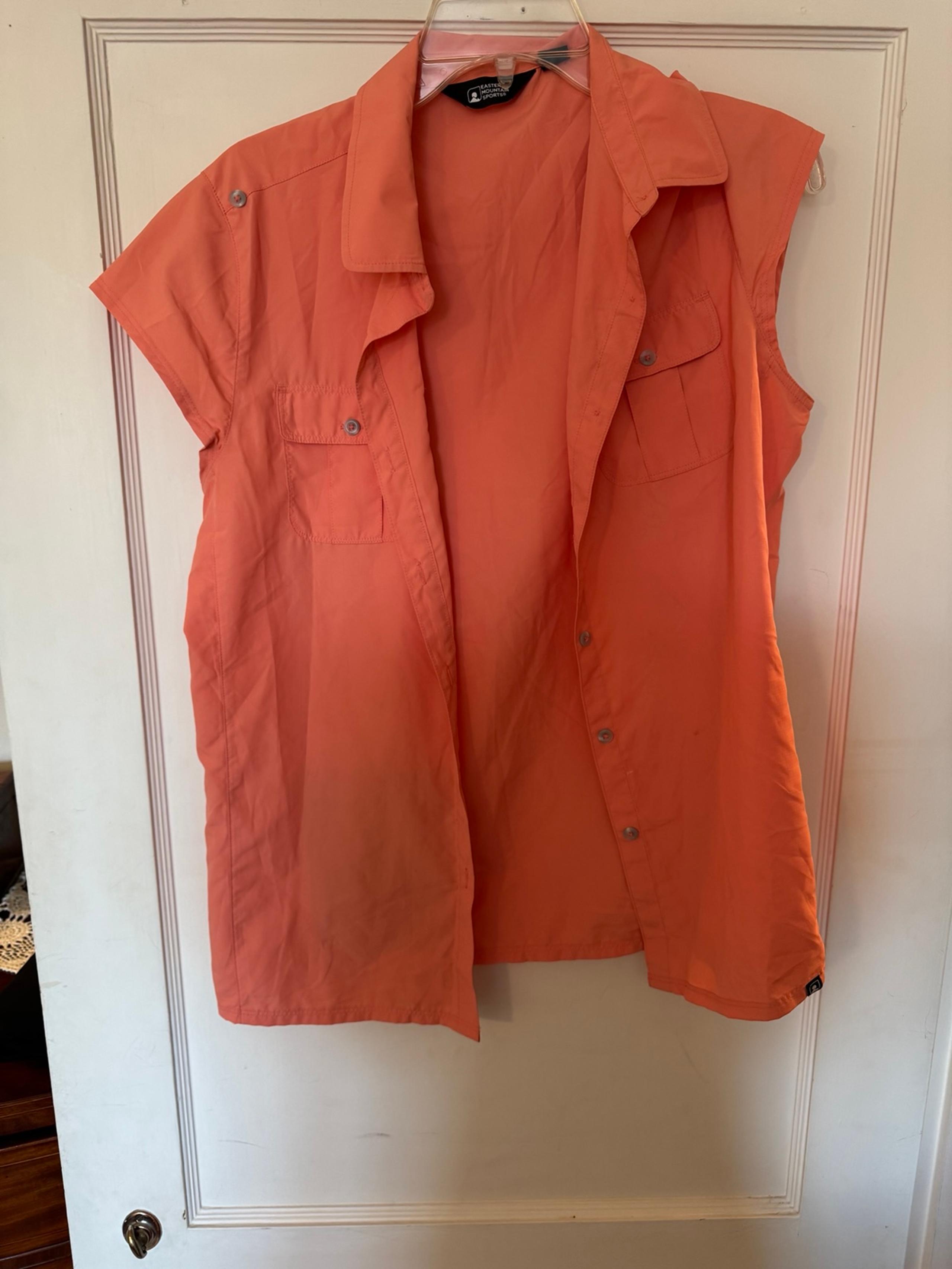 Nice women’s Hiking Travel Shirt~ M