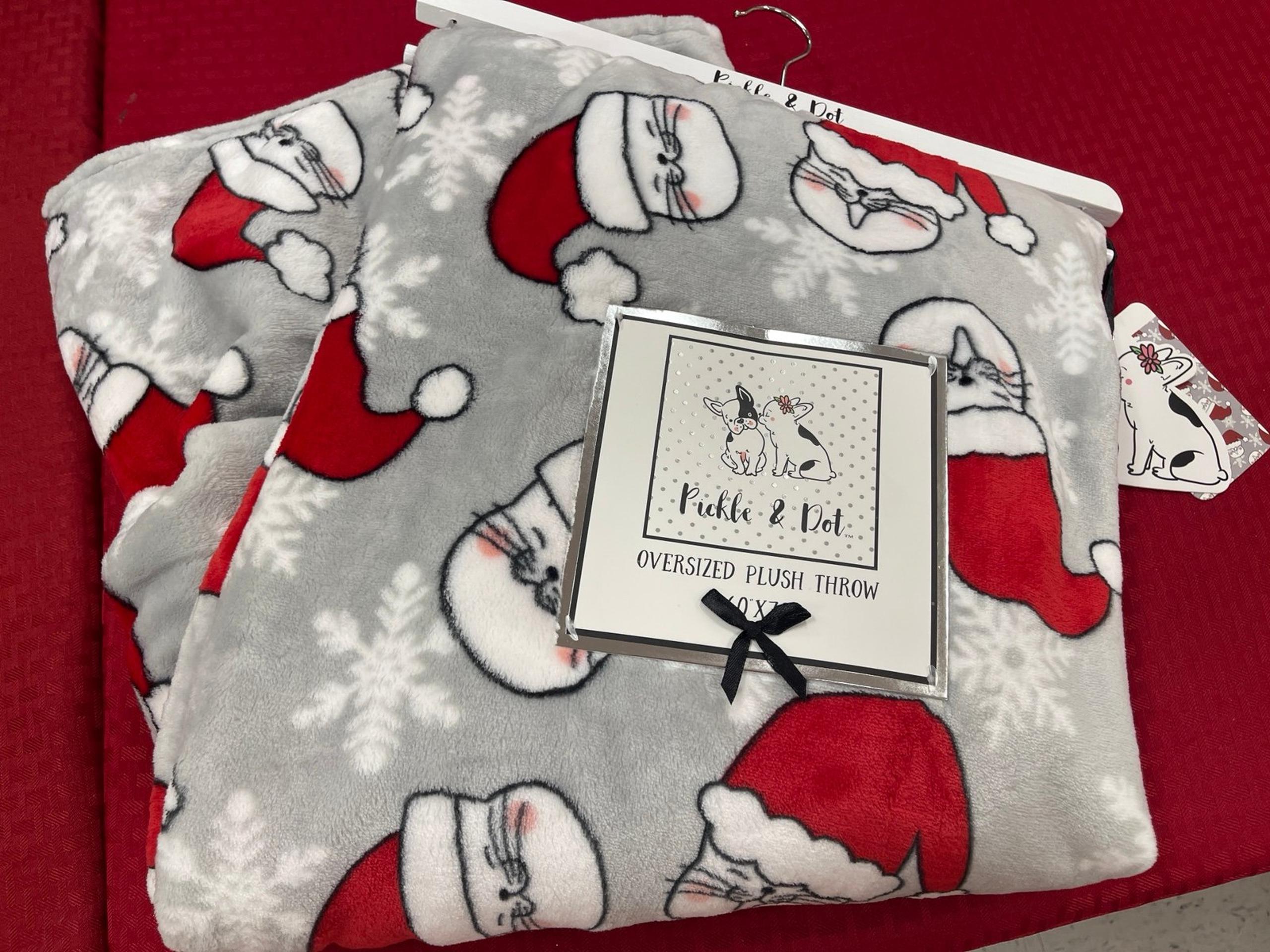Christmas Cats in Santa Hats White cats w/Snowflakes Plush Throw blanket NWT