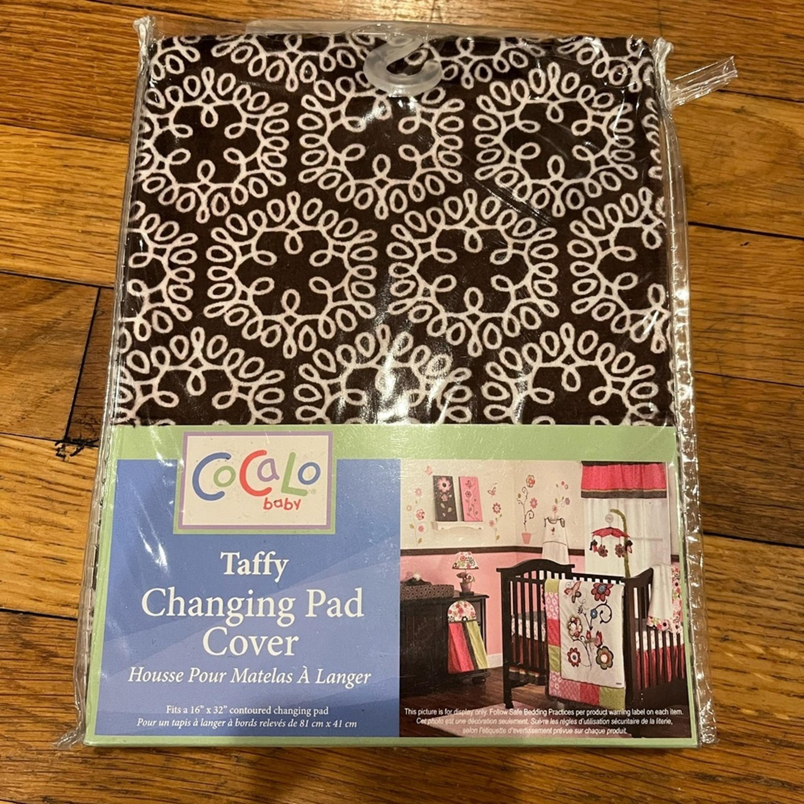 CoCaLo baby Taffy Changing Pad Cover Brown White Fits 16”x32” changing pad