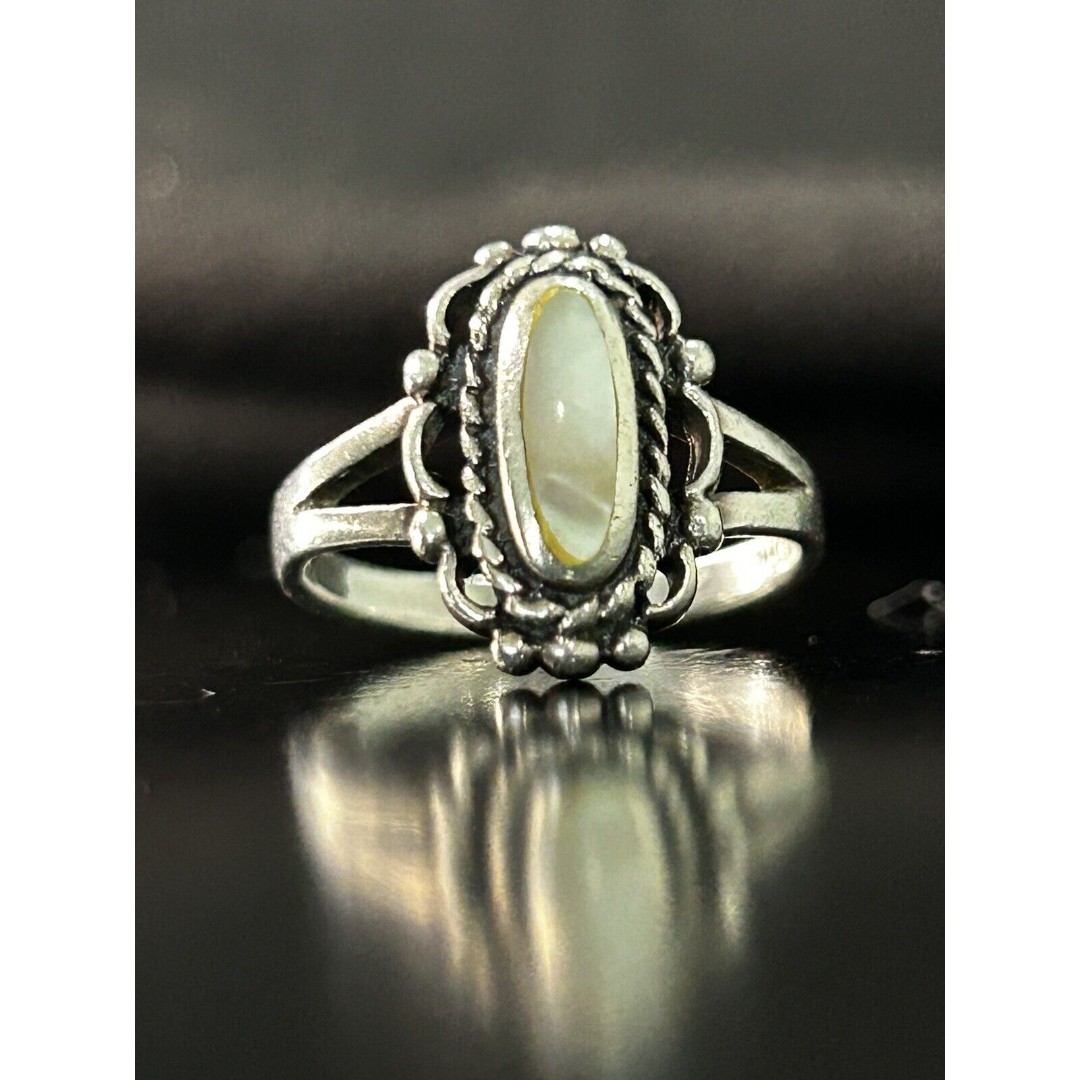 Vintage Ring Size 7 Silver 925 Western Style Mother of Pearl