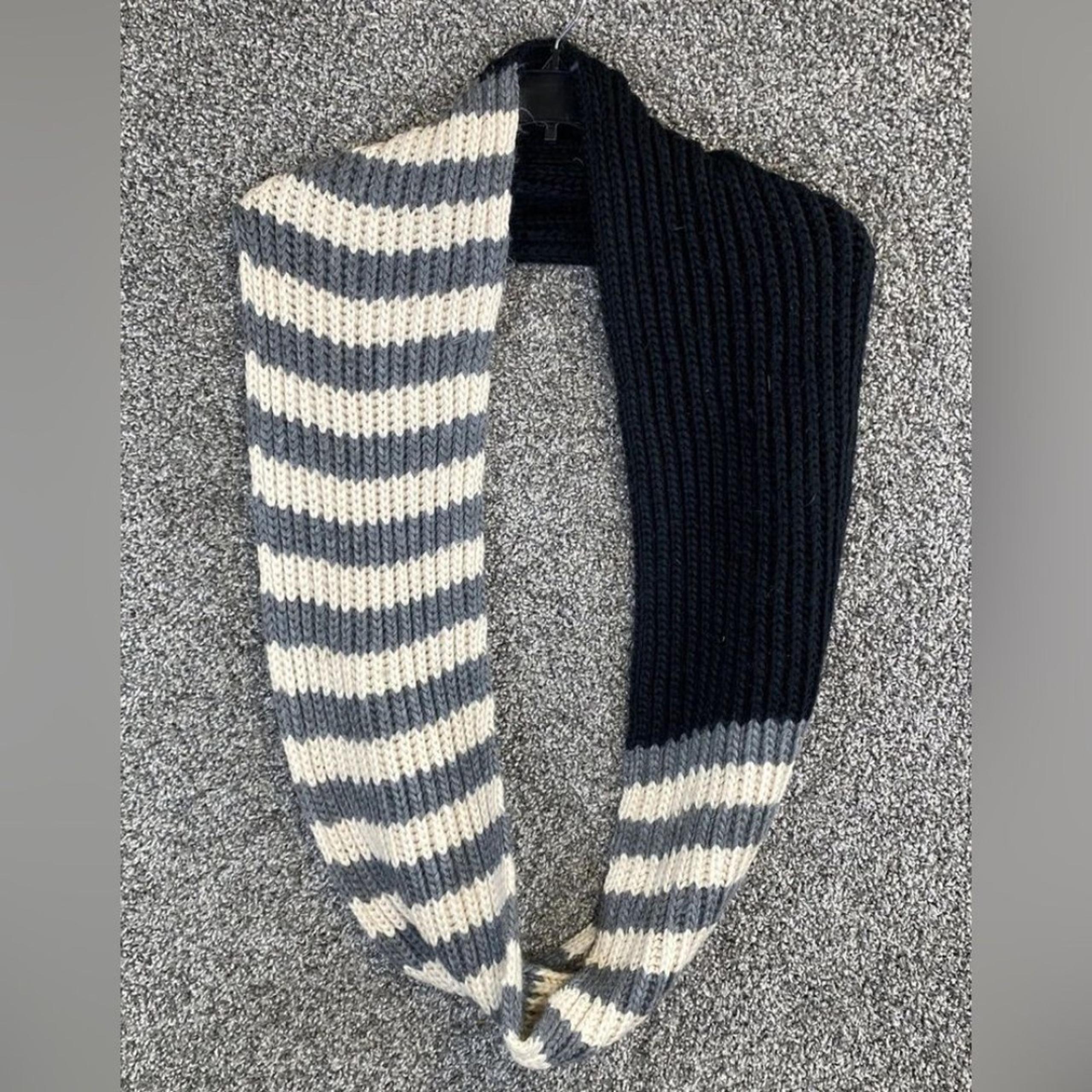 Mossimo Supply Co Scarf Womens Gray Black Heavy Knit Woven One Size Infinity