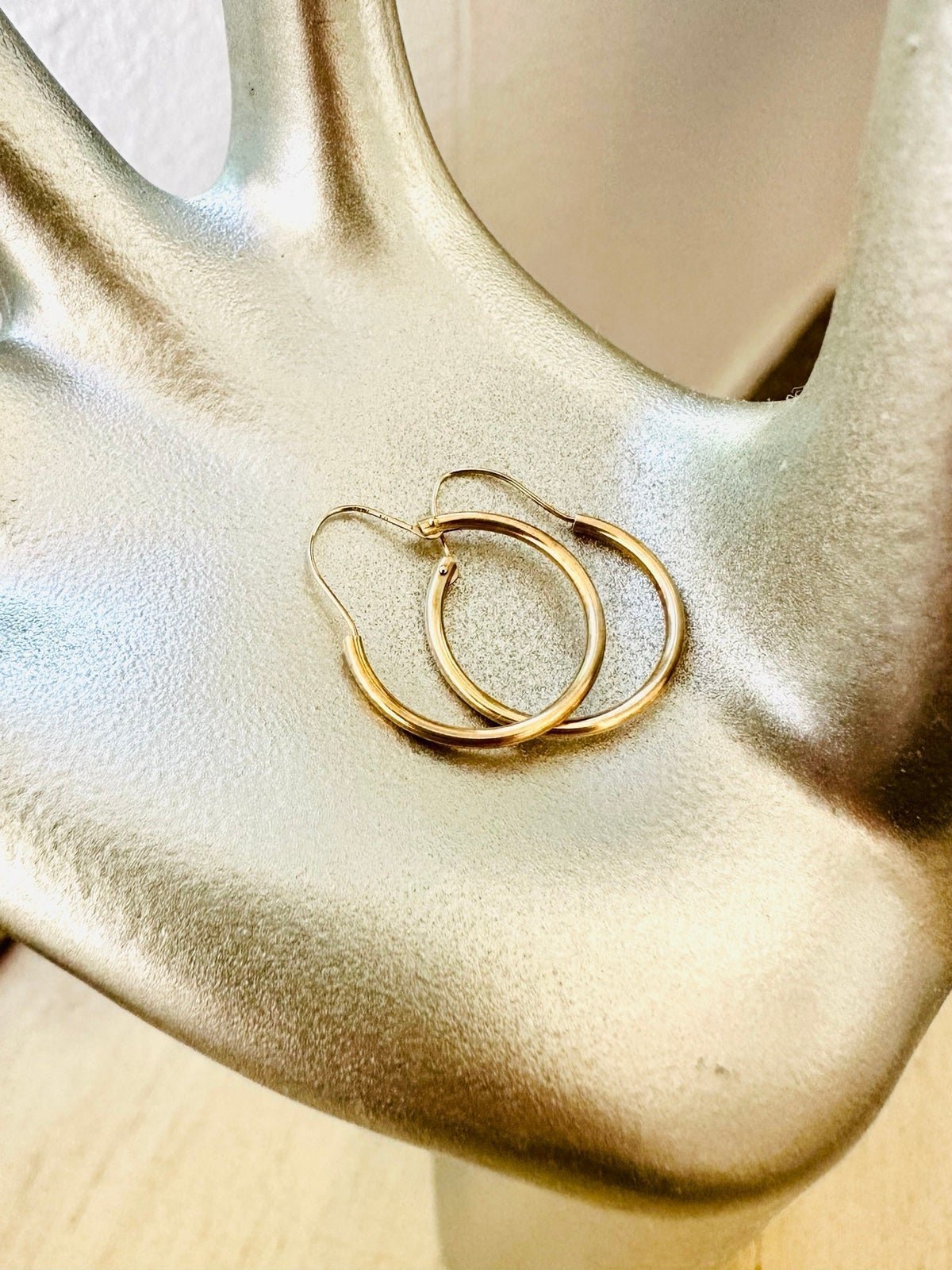 Vintage 14 KT Gold Hoop Dainty Earrings