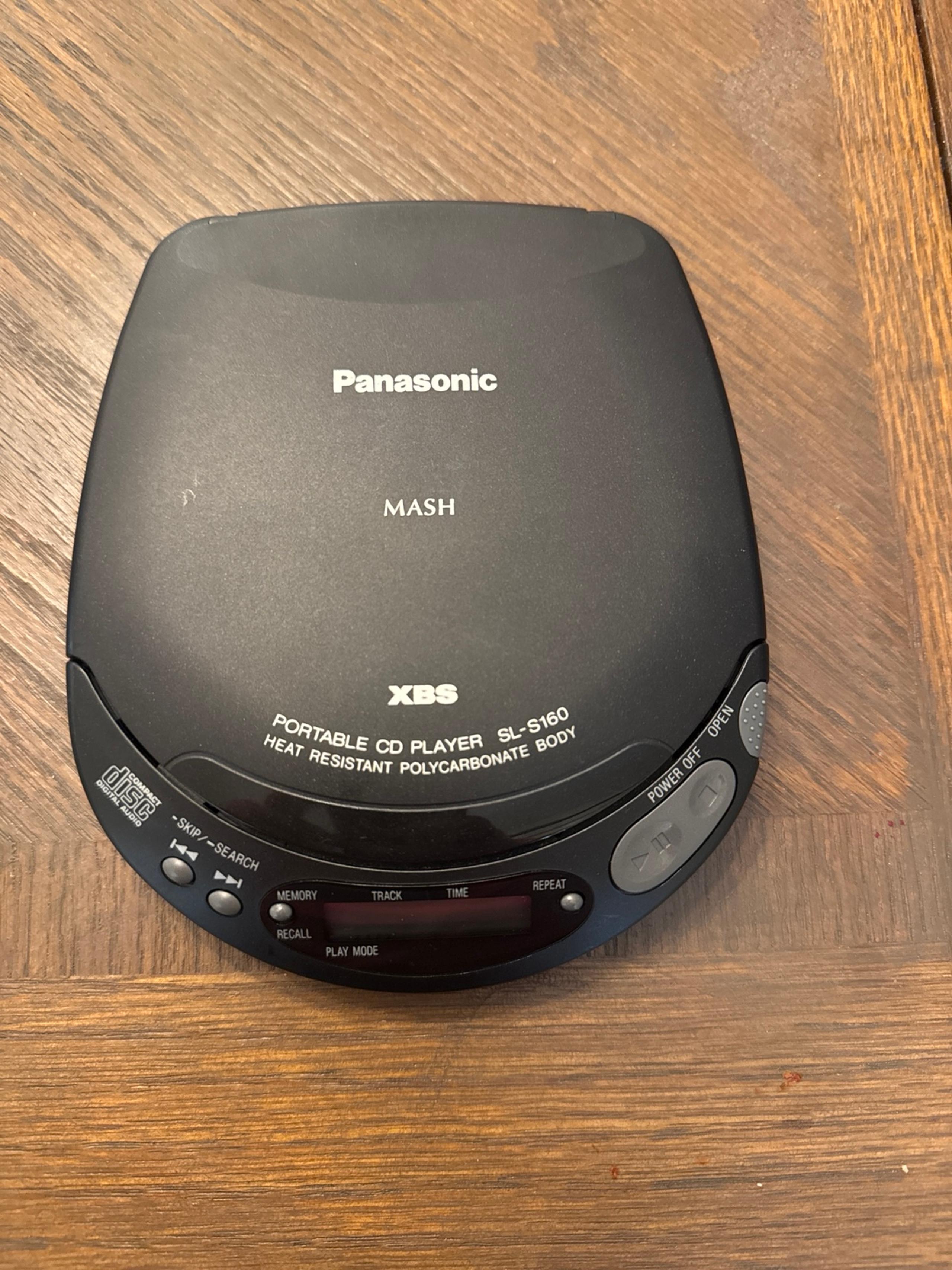Panasonic MASH XBS Portable CD Player SL - S160  November 1995  Black w/ case