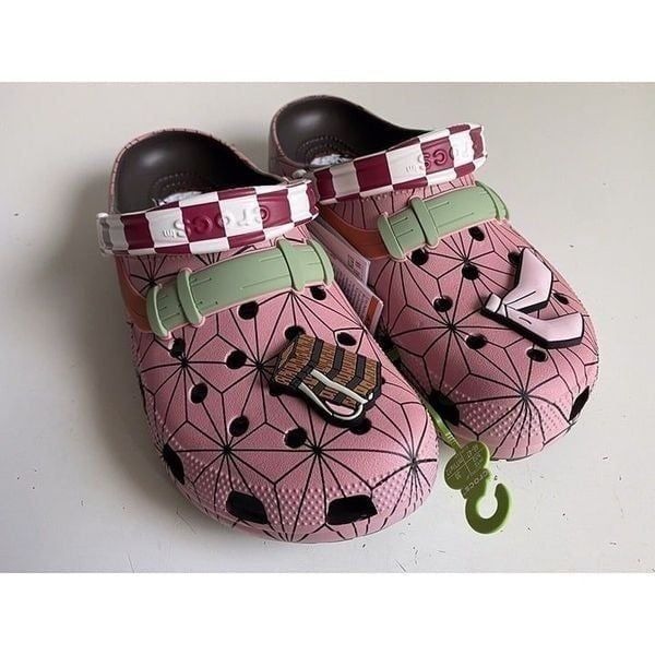 Crocs Demon Slayer Nezuko Pink Anime Classic Clog 209320-206 Men’s Sz 12 NEW