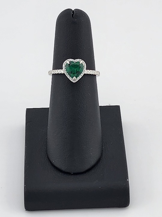Dazzling Green Heart Gemstone Ring in Solid 925 Sterling Silver – Perfect Gift