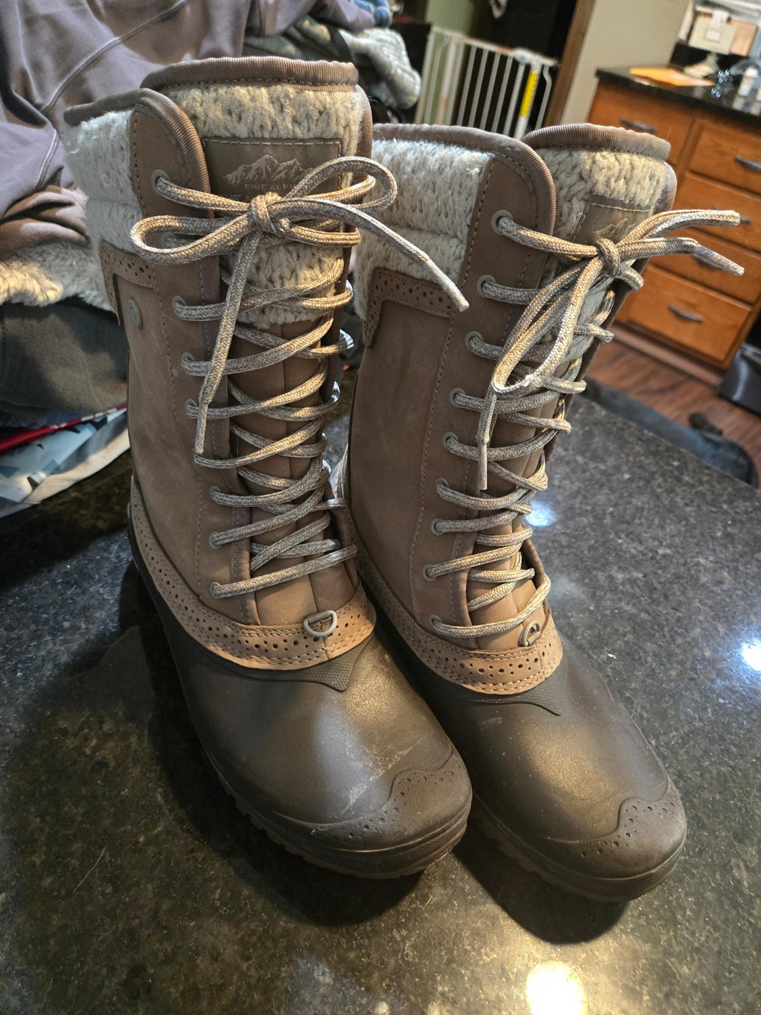 Womens the north face size 10 tall winter boots