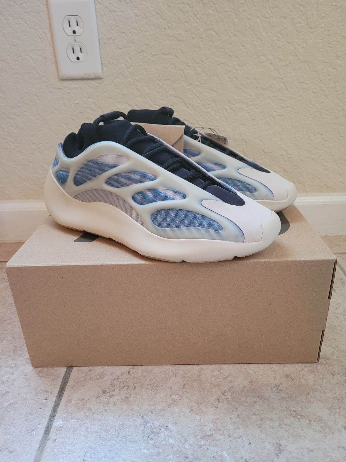 Store yeezys 700 v3 kyanite