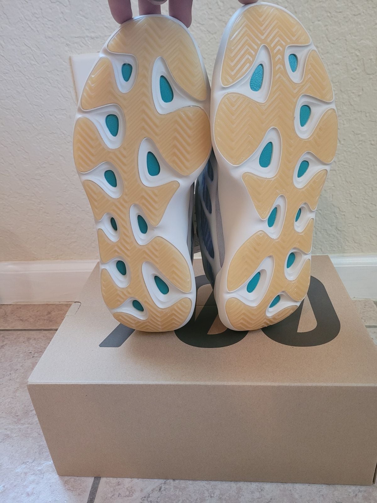 Store yeezys 700 v3 kyanite