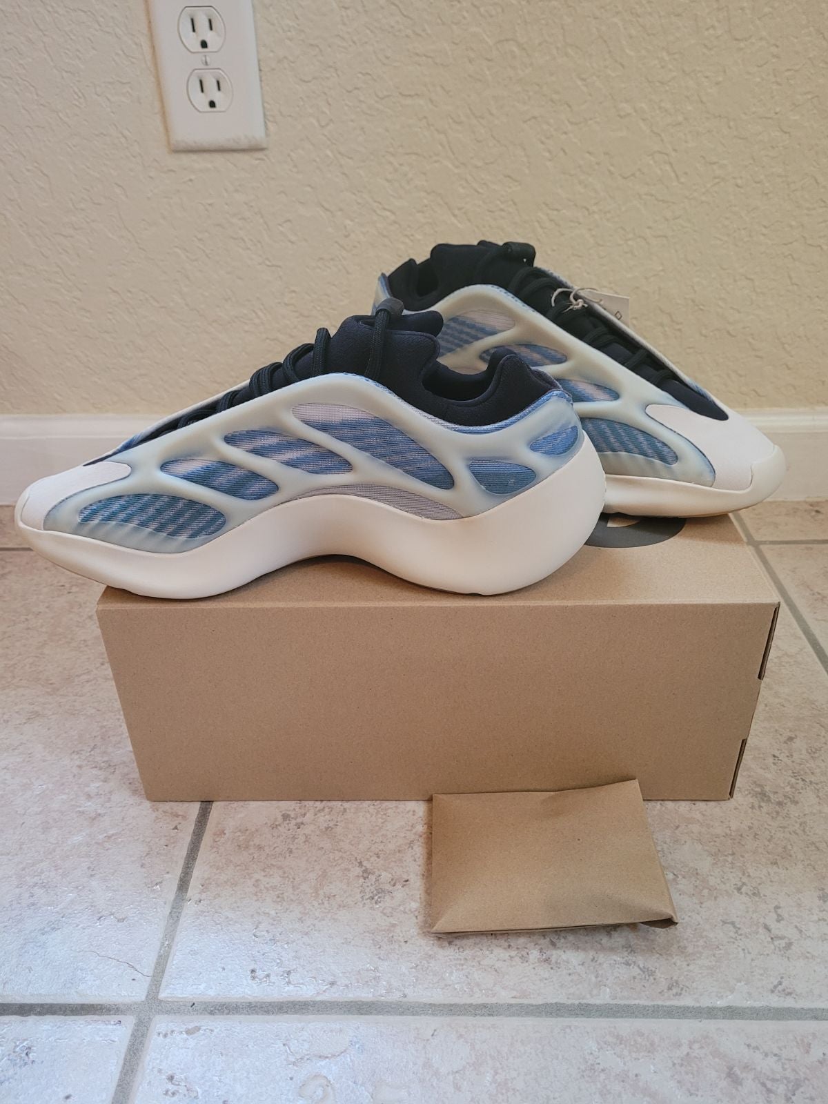 Store yeezys 700 v3 kyanite
