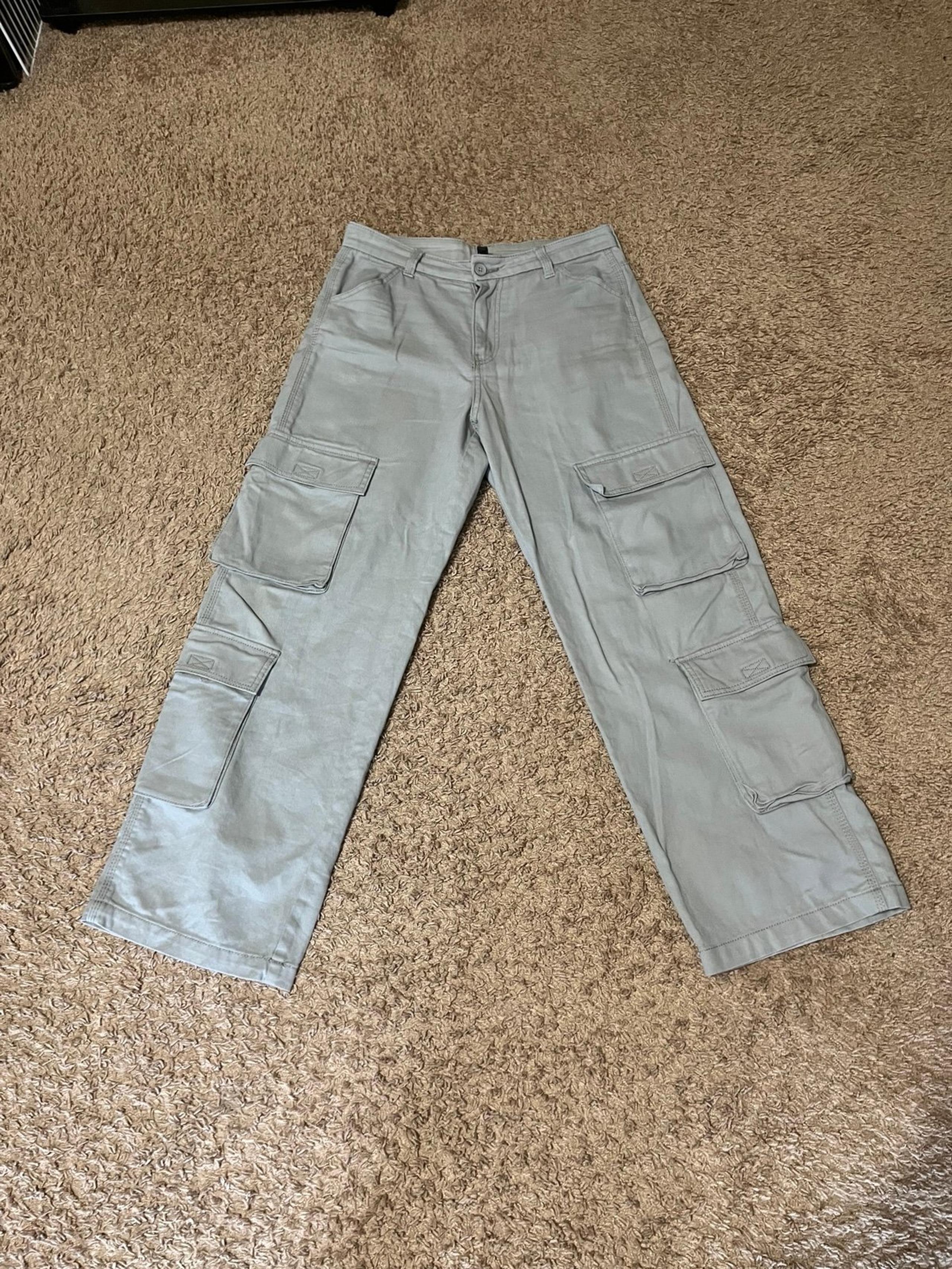 H&M Women’s Grey Twill Cargo Pants Size 6