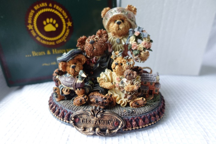 Boyds Bears and Friends - Gary,Tina,Matt and Bailey...From Our Home to Yours9061