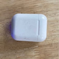 Apple AirPods with Charging Case (1st Generation)