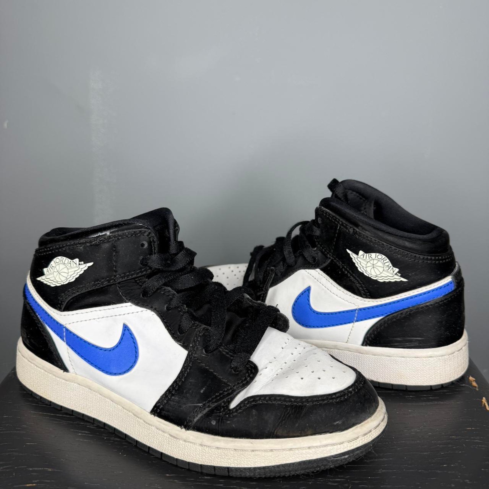 Boys Nike Air Jordan 1 Mid SE trainers 554725-084 Size 4Y