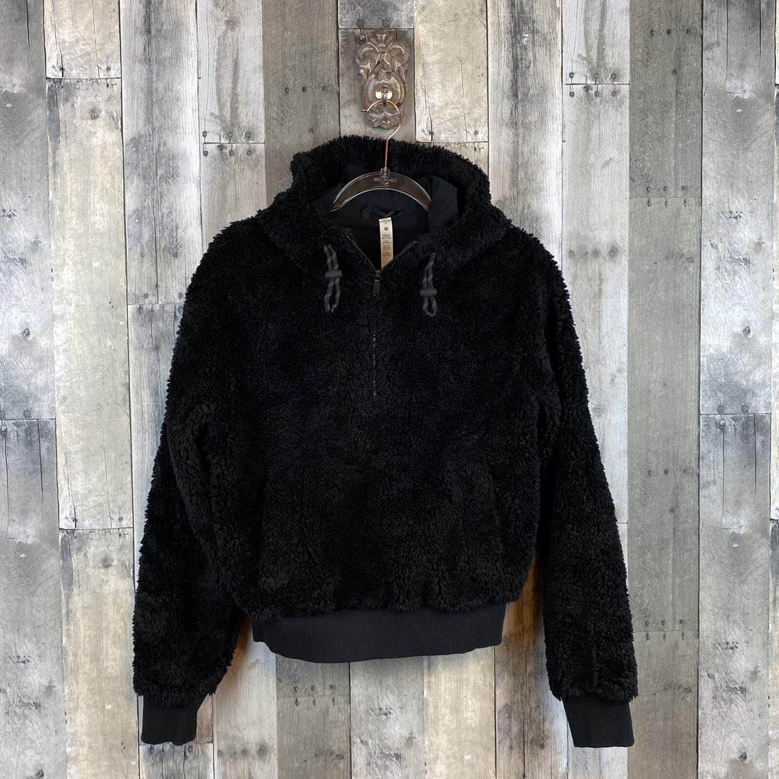 Lululemon Textured Fleece 1/2 Zip in Black Size 6
