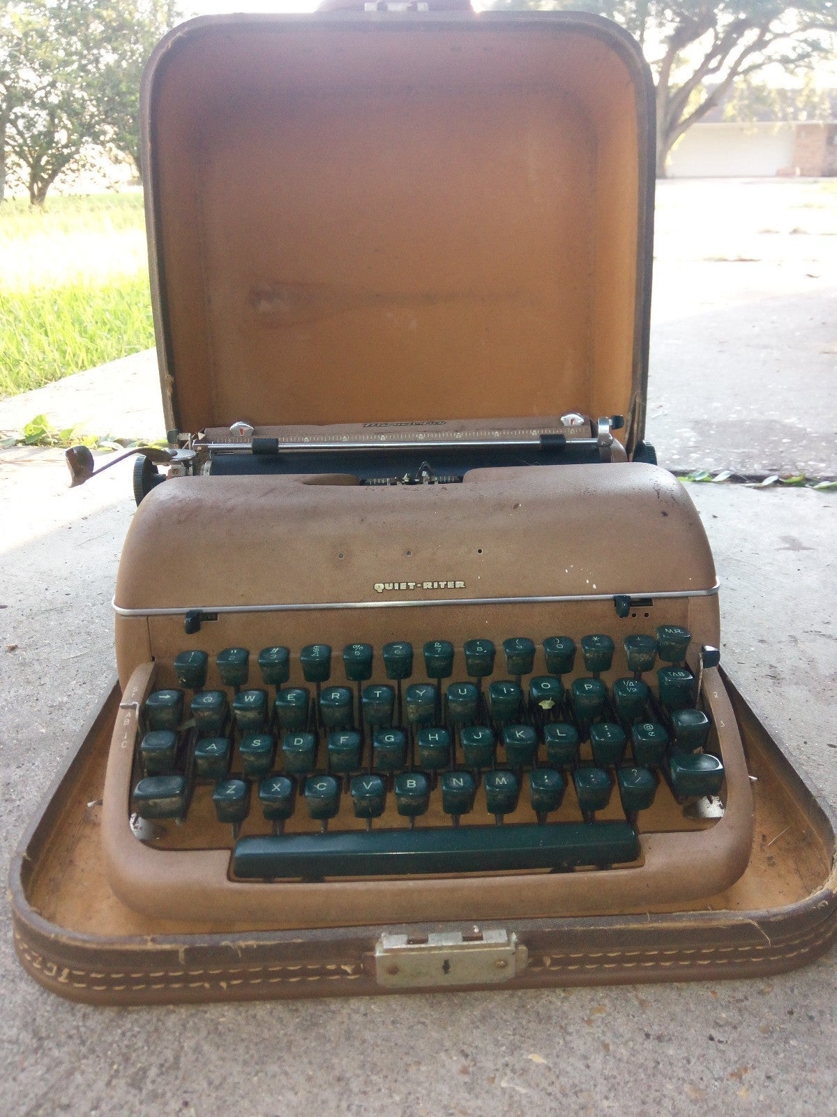 Remington portable type writer from the 50's. comes with original carrying case