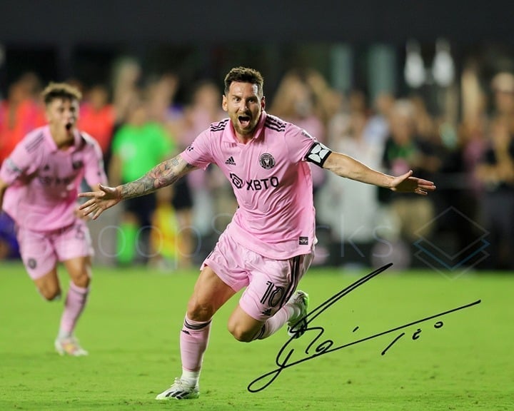 Lionel Messi Signed 16x20 Glossy Autographed RP Photo Poster Print Inter Miami