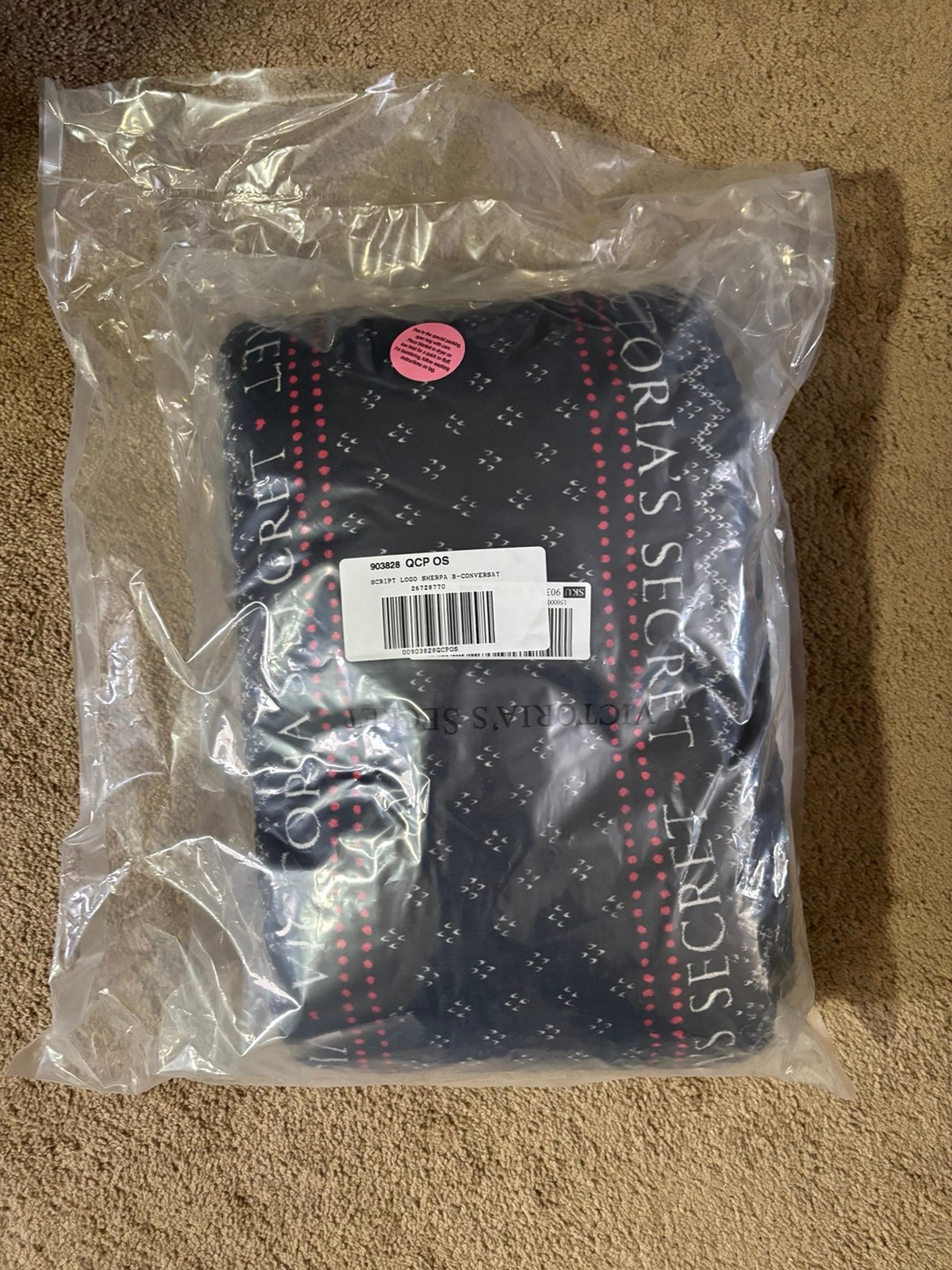 Victorias Secret Logo Sherpa Blanket NEW