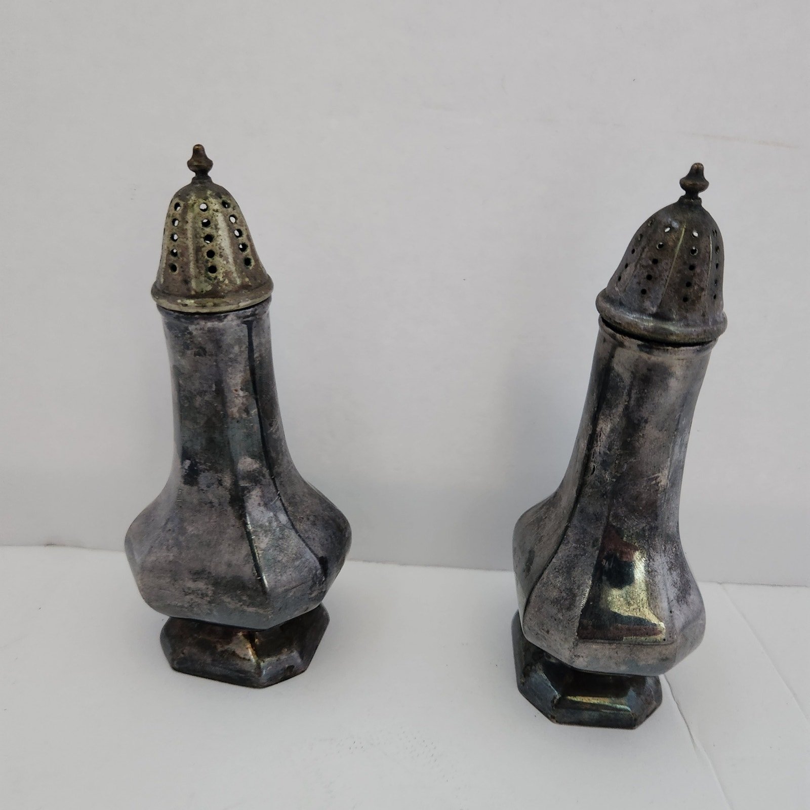 Vintage Reed& Barton sterling salt and pepper shakers stamped 780