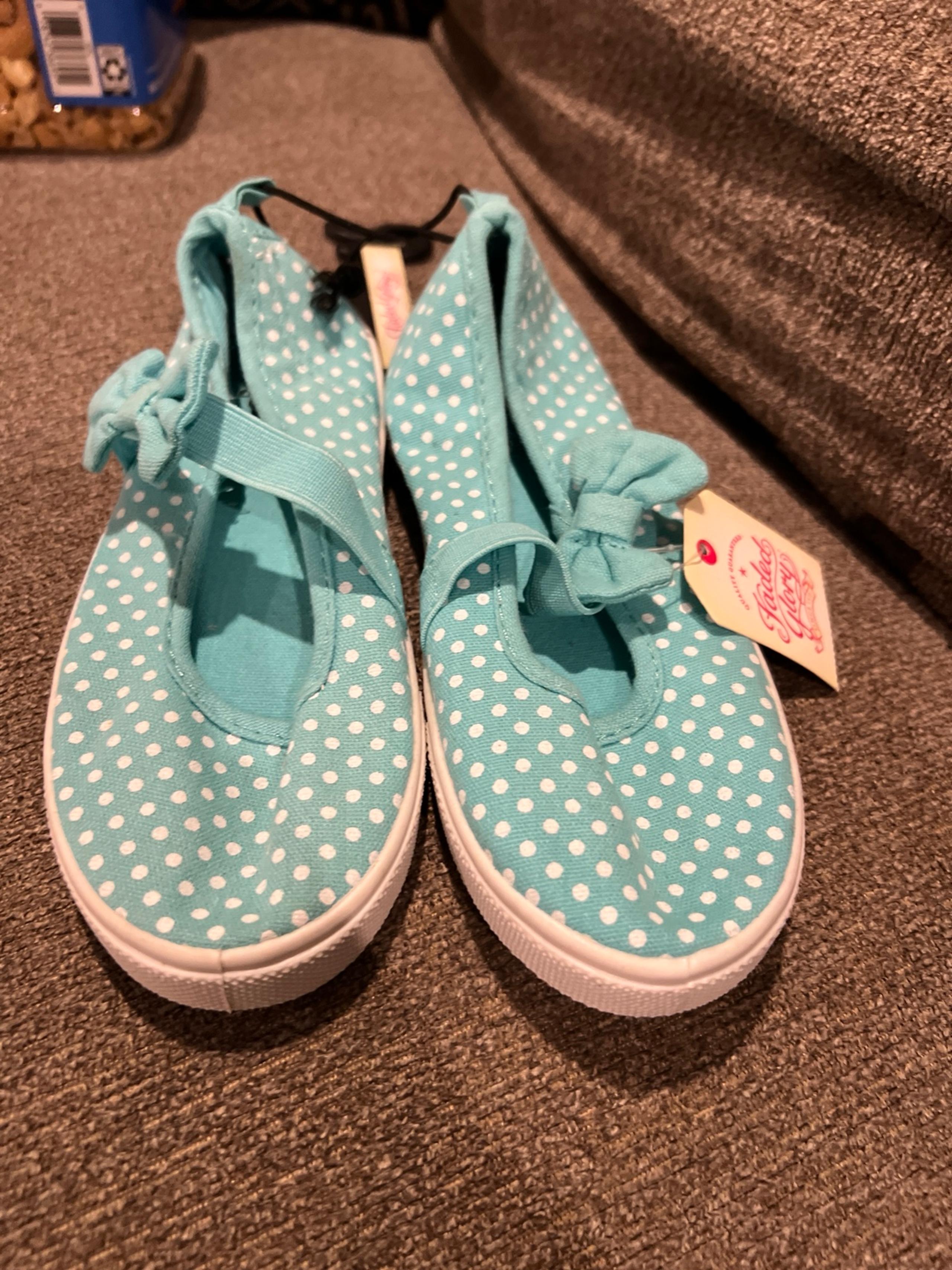 Size 11 kids shoes