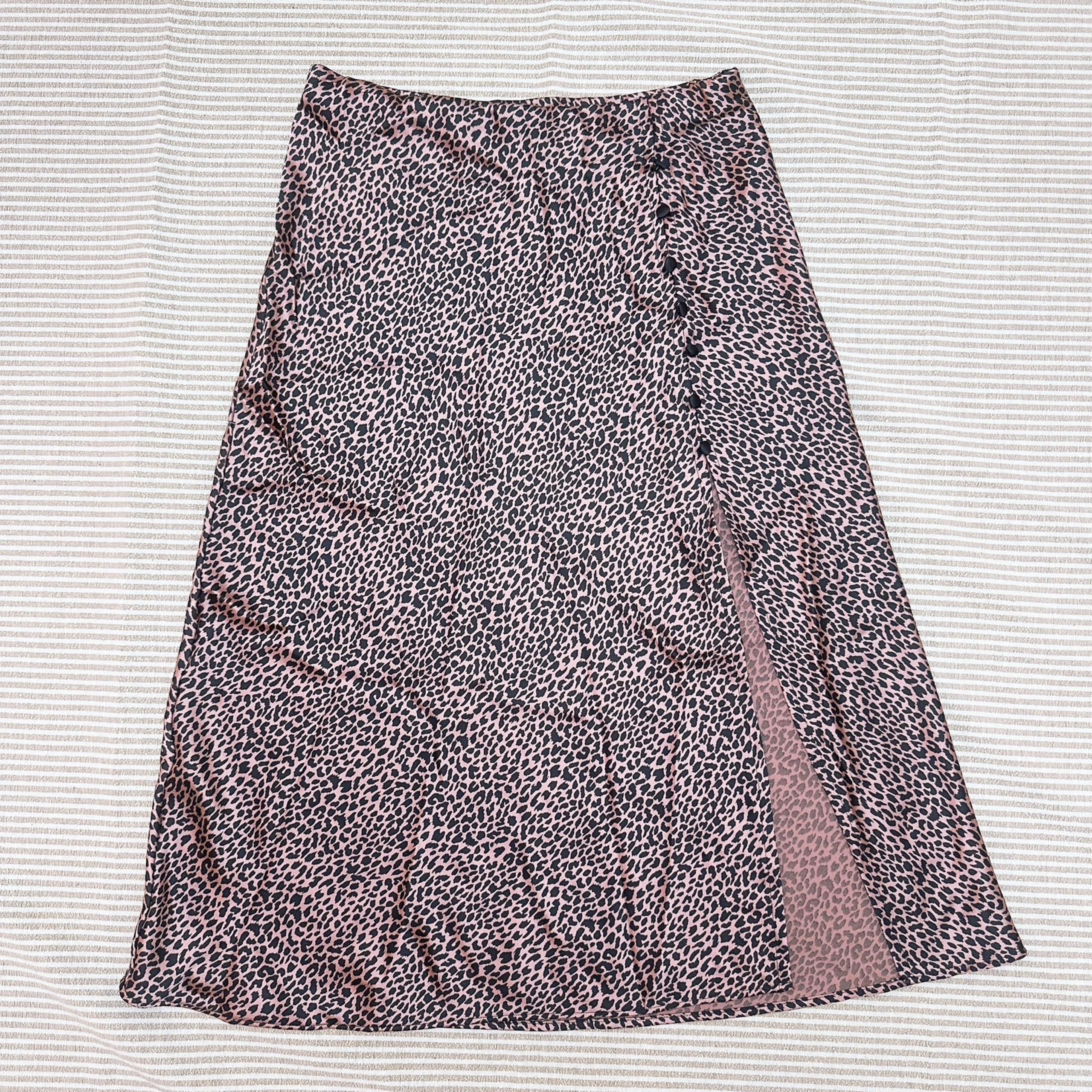 Victoria’s Secret Women’s XS Skirt leopard print Trim Satin Slip Midi NWT Price