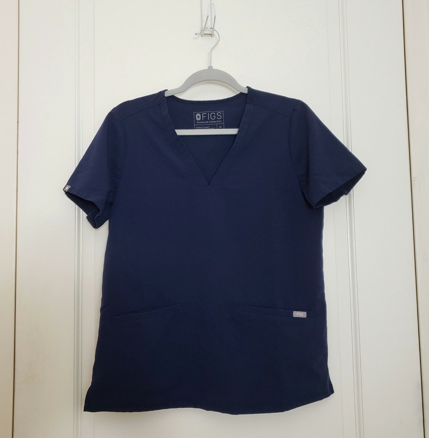 Figs Navy Blue Medium Casma Three Pocket Scrub Top
