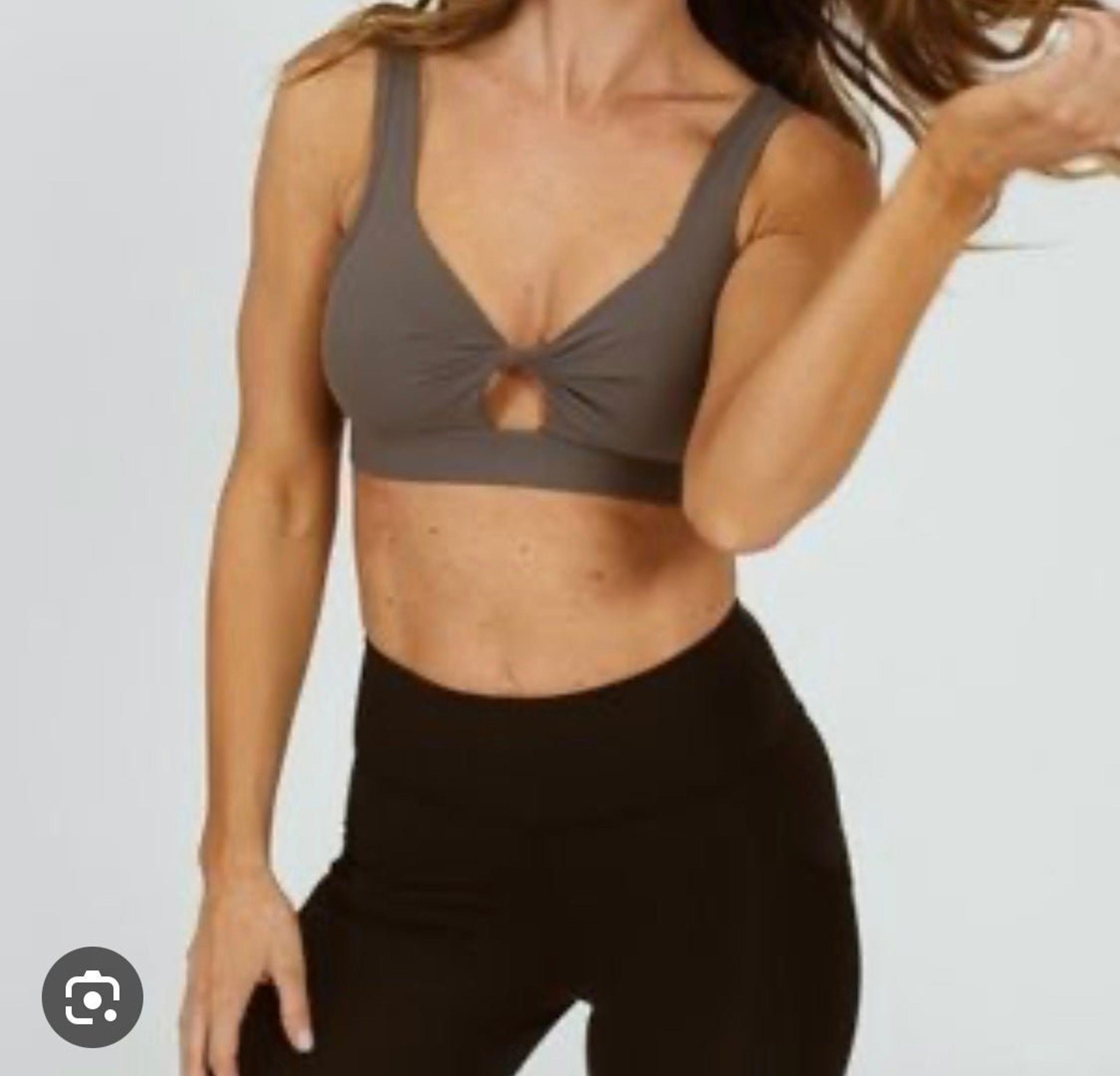Cara Loren Active Signature keyhole Sports Bra