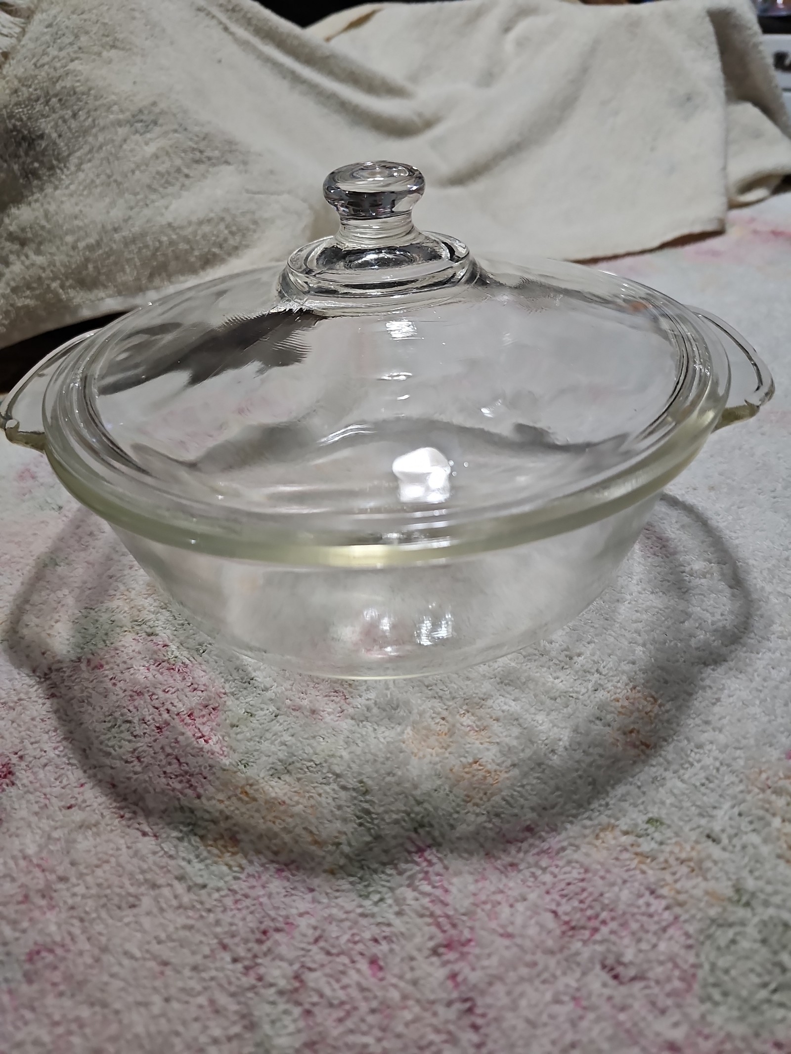 Vintage Anchor Hocking Fire-King glass Caserole Dish with lid