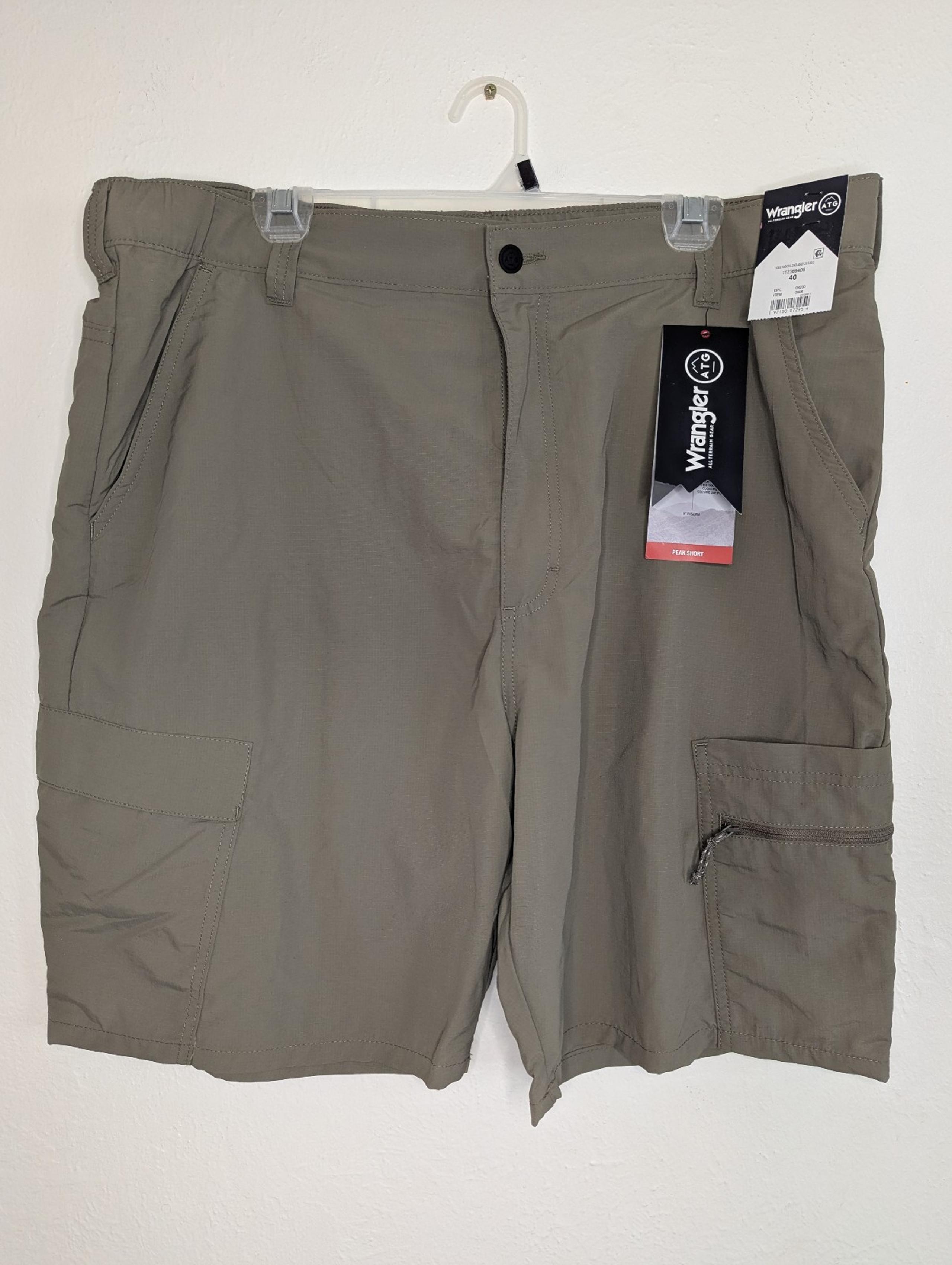 NWT Wrangler ATG Men's Peak Shorts Size 40
