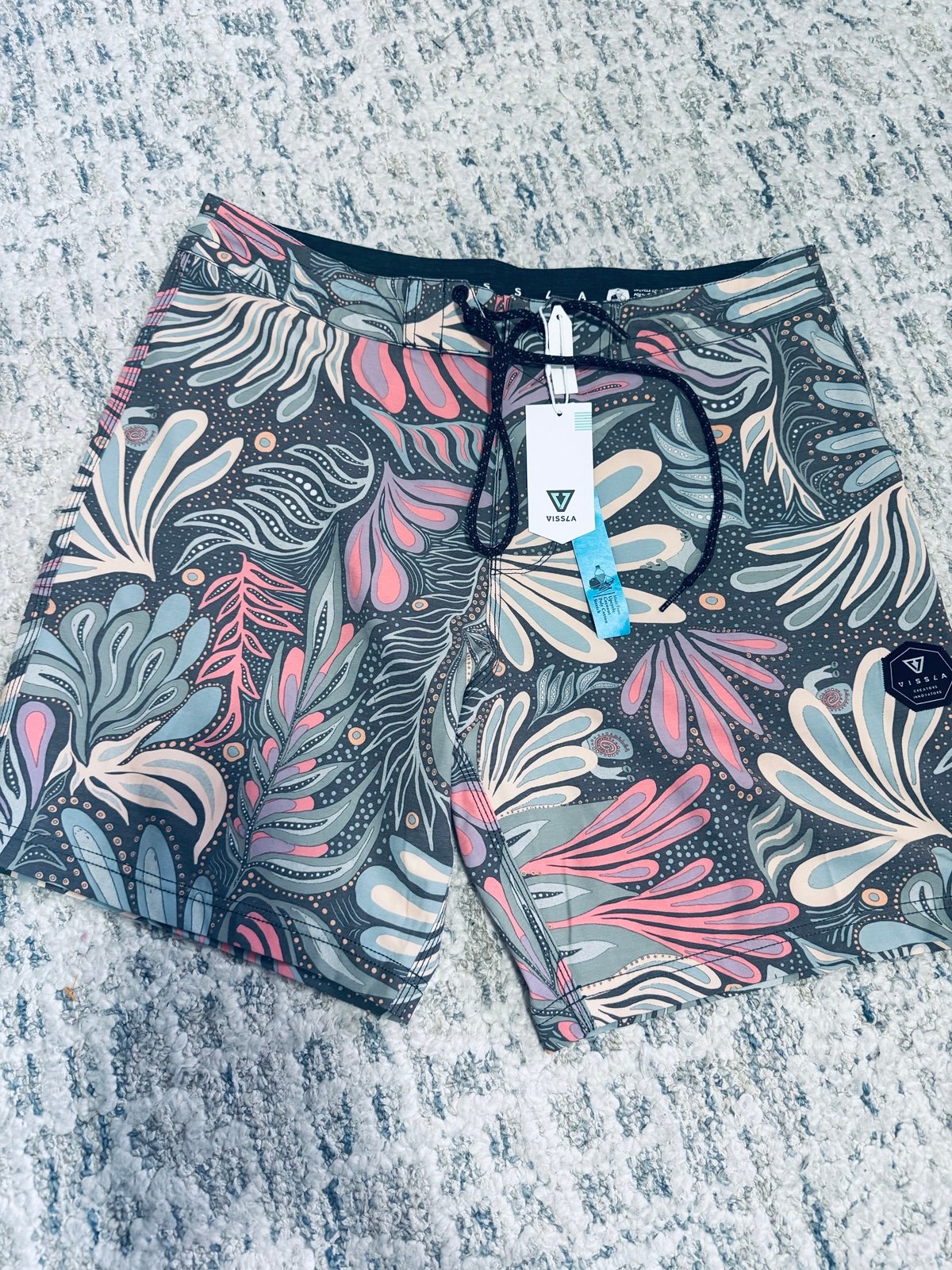 NWT men’s VISSLA board shorts