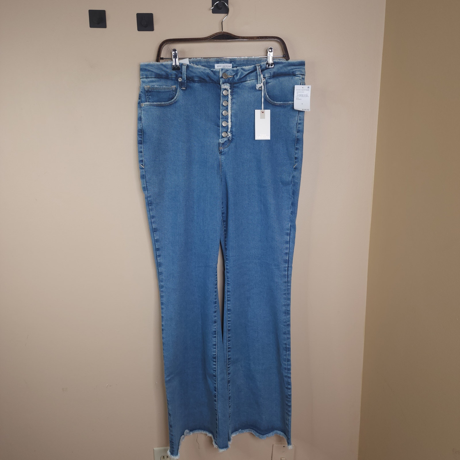 Good American GOOD LEGS FLARE JEANS: Size 18