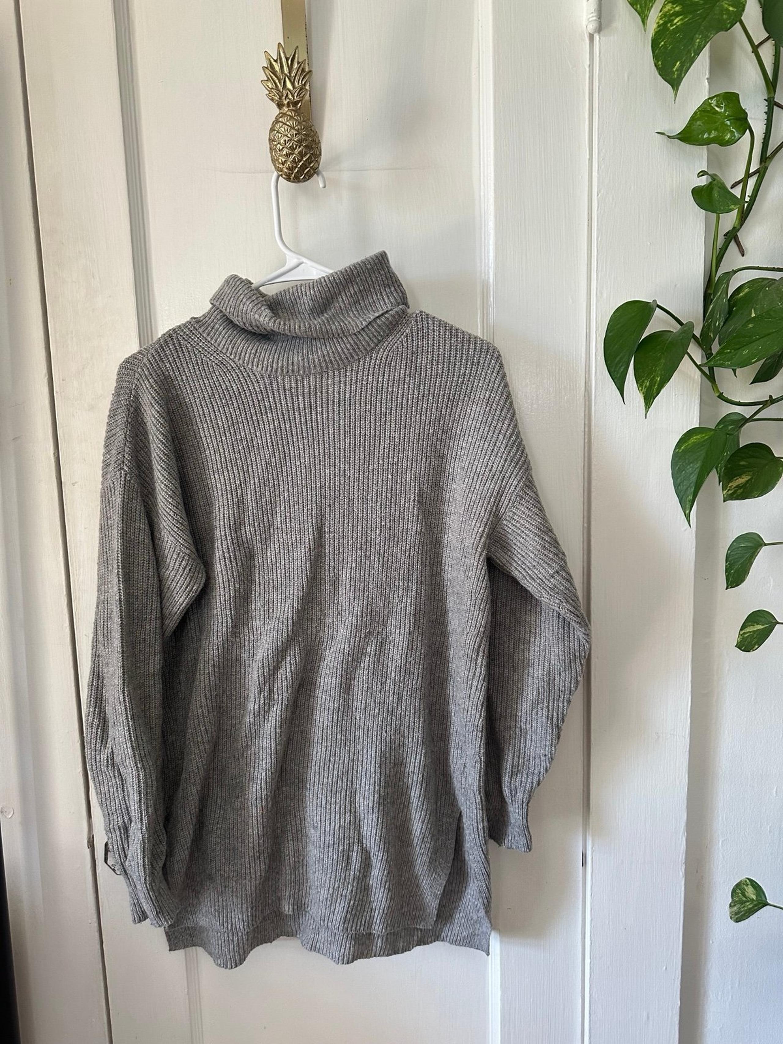 Uniqlo size Small gray turtleneck sweater