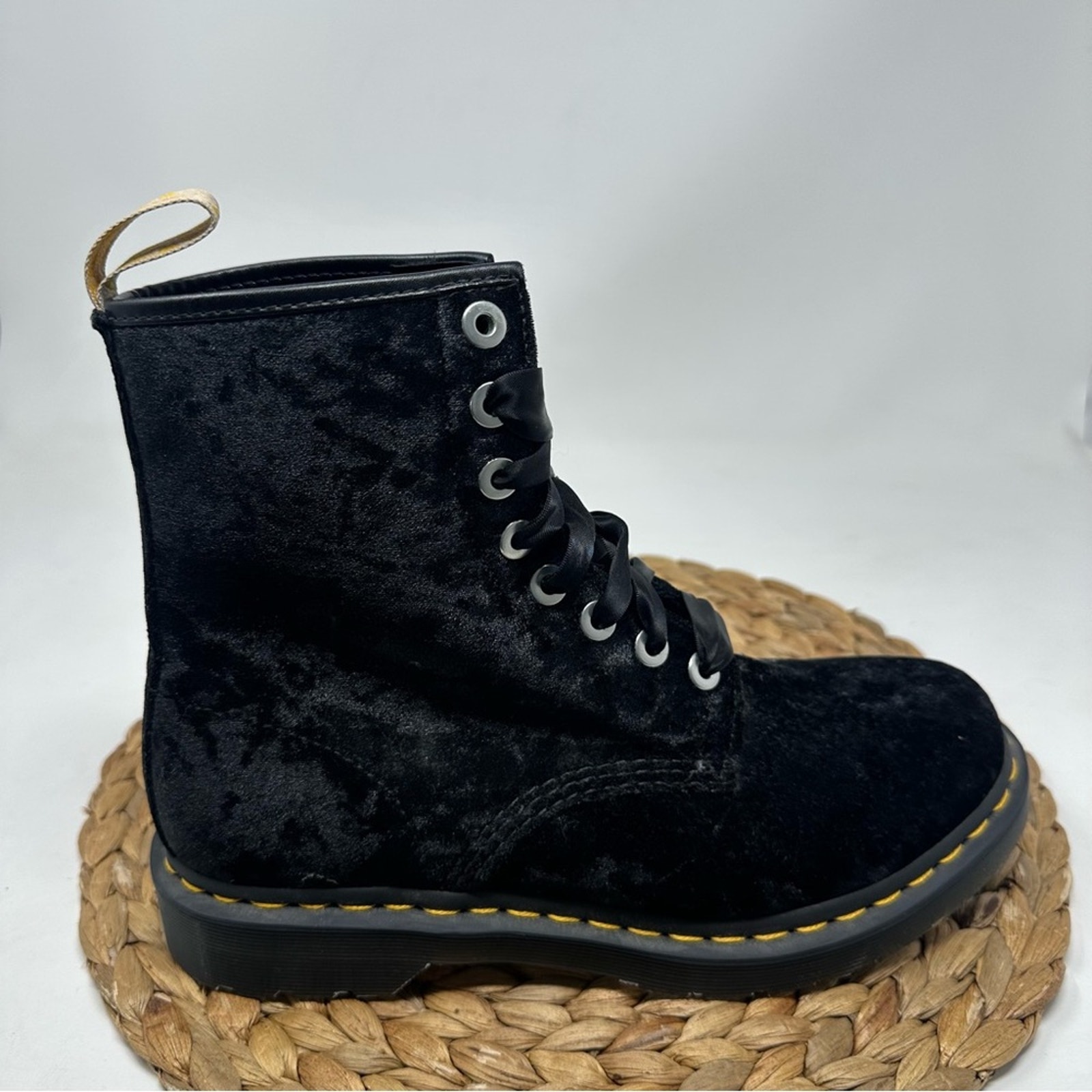 Dr Martens Black Crushed Velvet Boots Air Wair Vegan Ribbon Laces Size 9 Women's