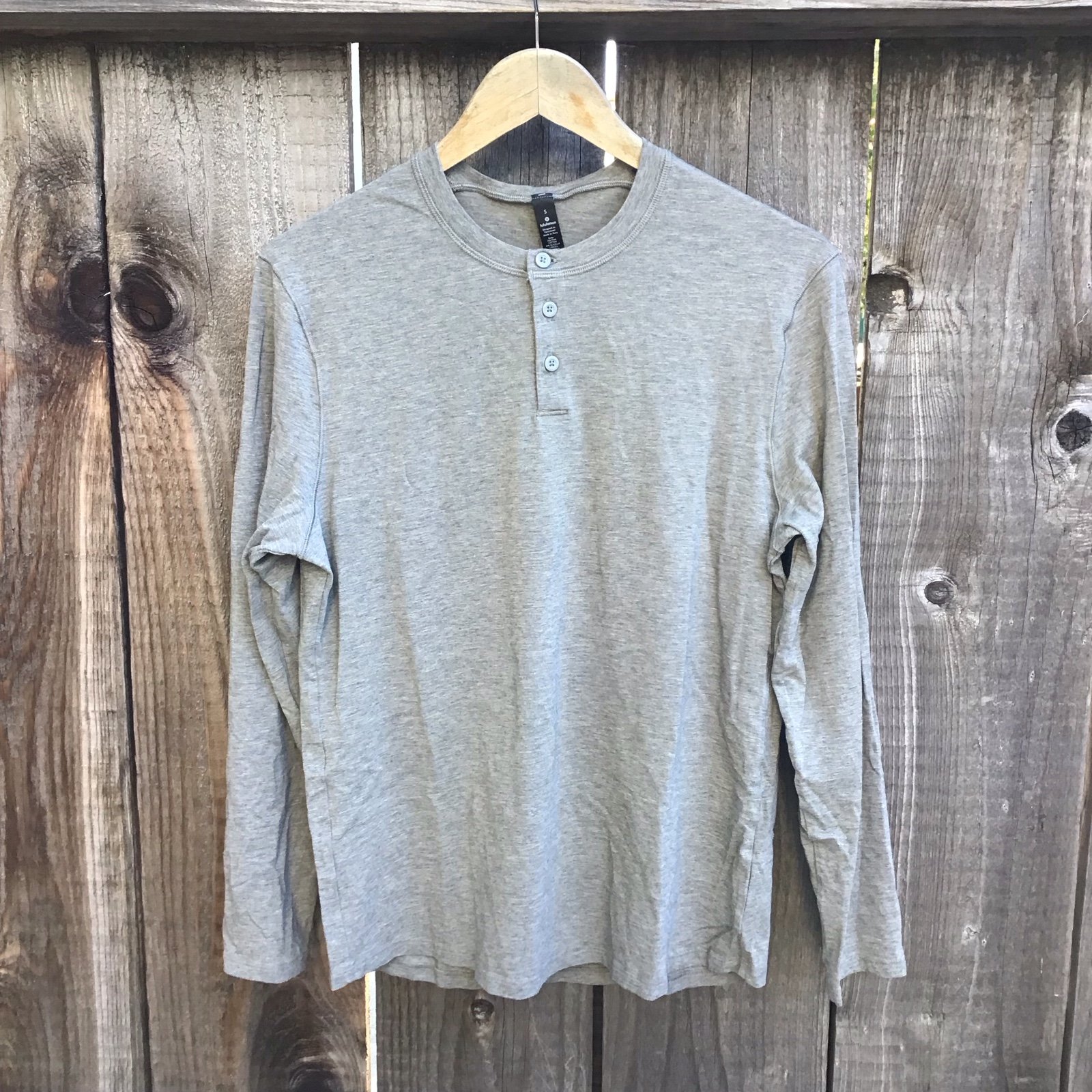 Lululemon athletica athletic grey Henley Long Sleeve T shirt mens size small