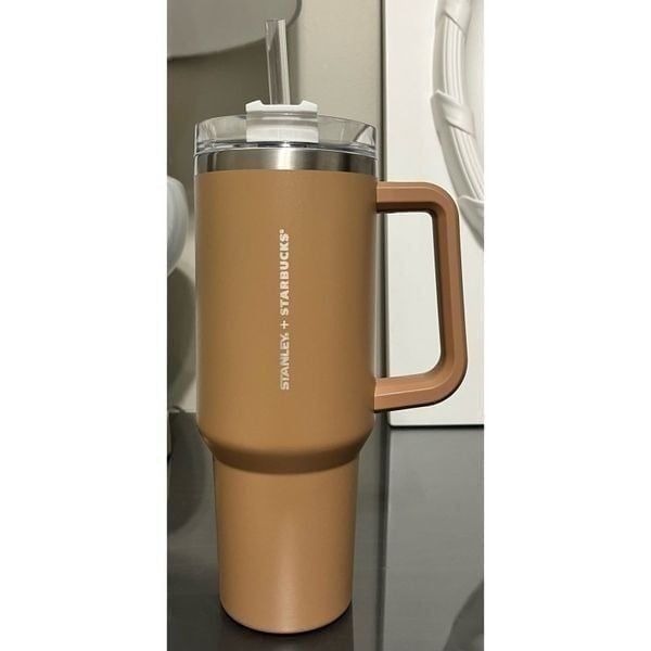 NWT Stanley x Starbucks Philippines Exclusive 2023 Camel 40oz Tumbler
