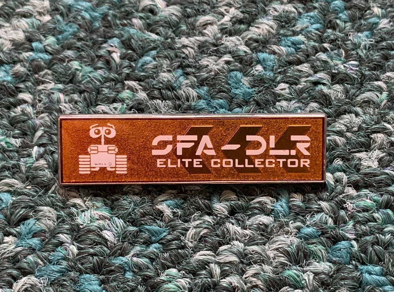 DISNEY PINS PIXAR WALL-E ELITE COLLECTOR BADGE FROM ACADEMY MERIT BADGE LR