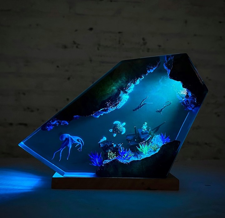 Octopus and diver Night light, Octopus Shipwreck, Pirate ship, Epoxy Resin Table