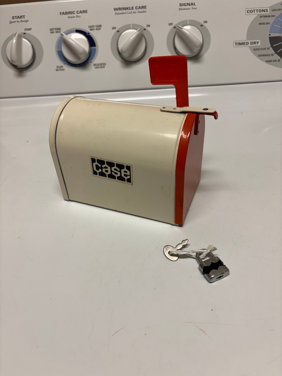 ERTL CASE Tractor Toy U.S. Mail Mailbox Coin Bank Metal Post Box