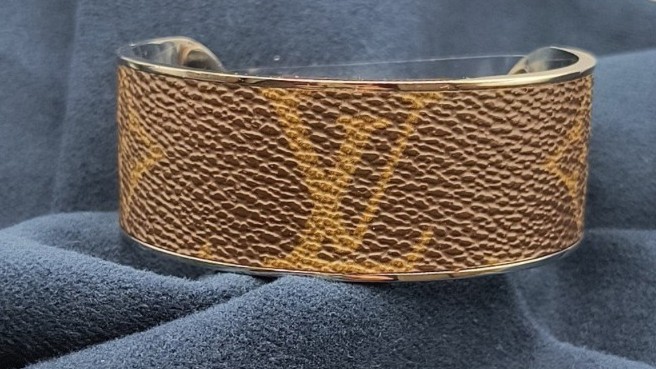 Gold bracelet cuff