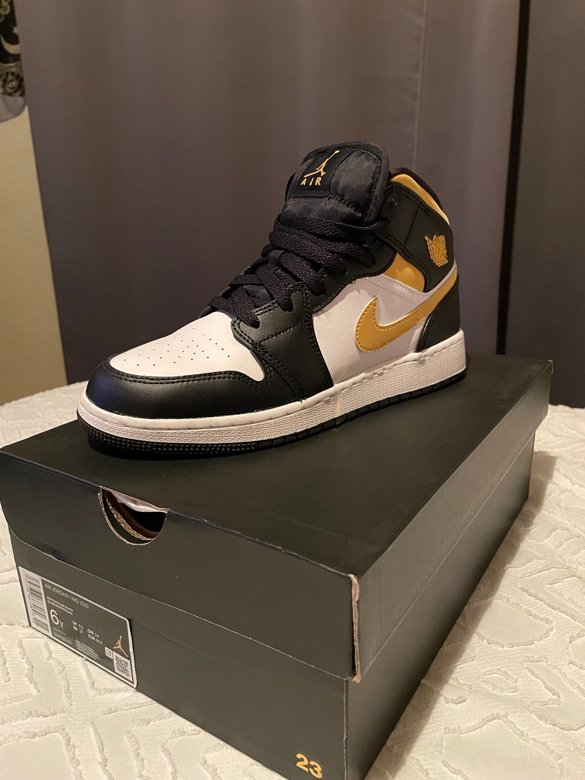 Nike Air Jordan 1 Mid Shoes