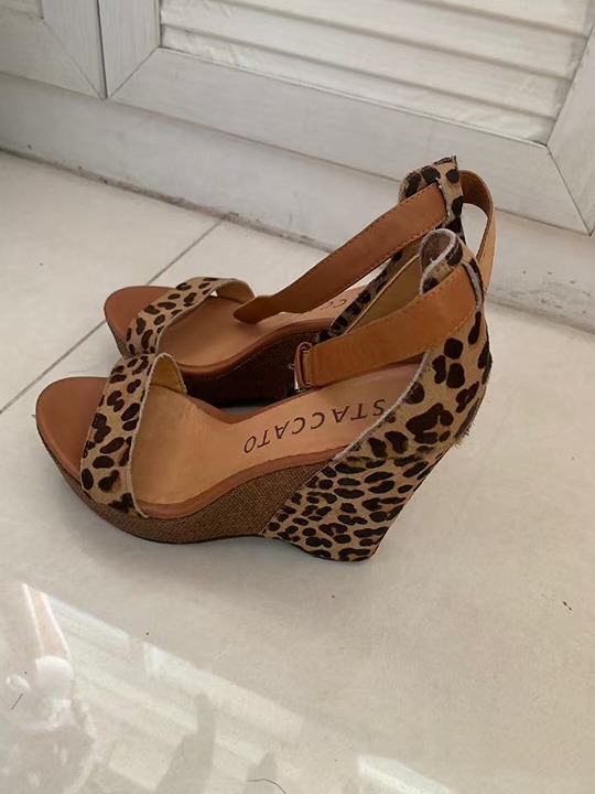 Women's shoes, good size, low price