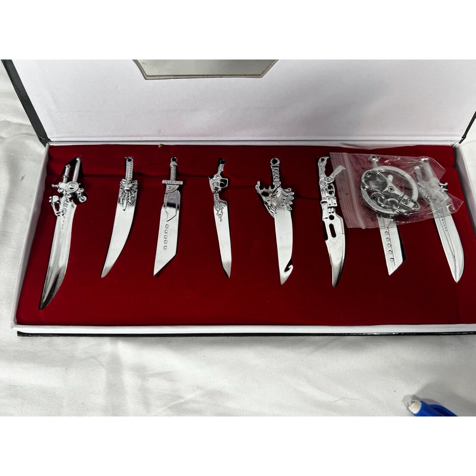 Final Fantasy Zack Cloud Paine Tidus Gunblade Lightning Sword Set Keychain 8PCS