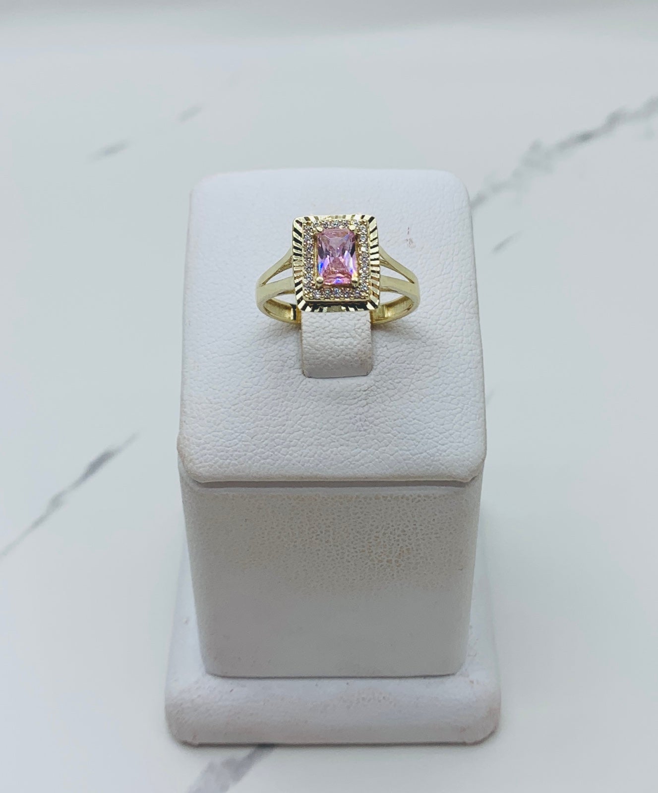 ❤️ 10k solid gold women’s ring ❤️ Size 7 ❤️ Pink cocktail ring