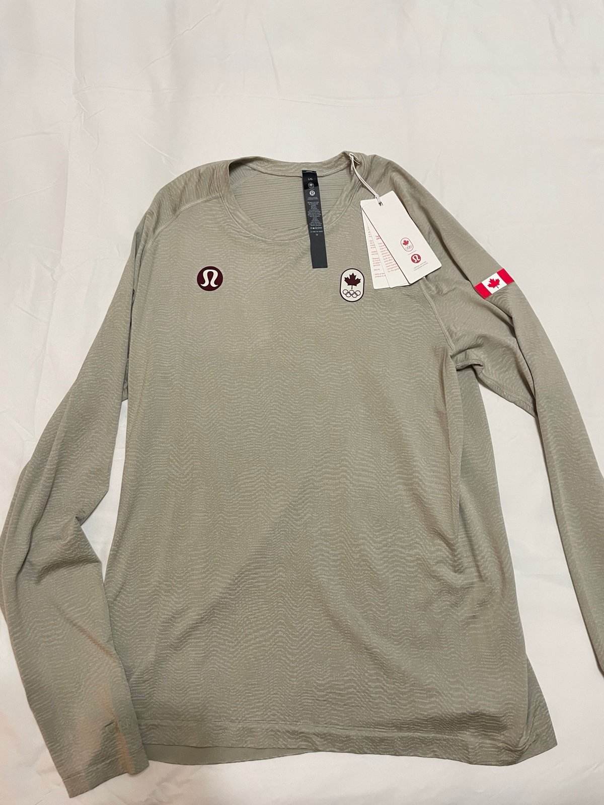 Long Sleeve Lululemon Canadian Olympic Women’s top.