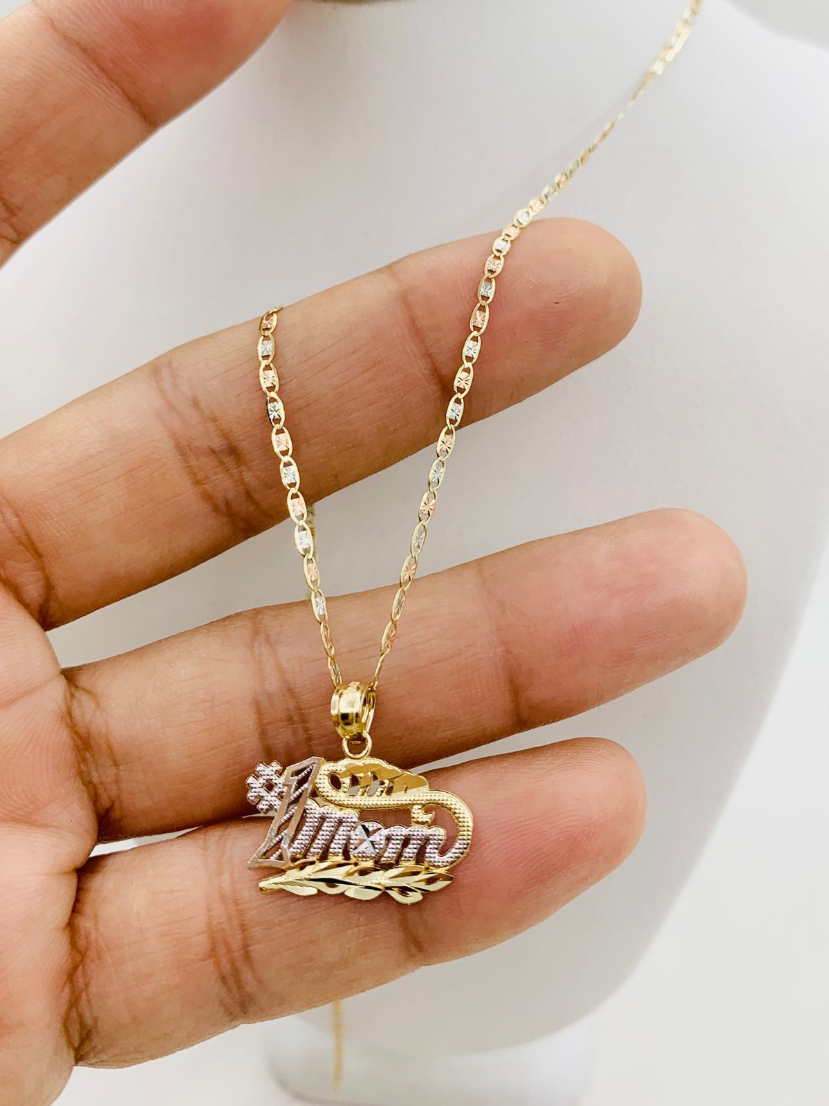 10k gold necklace and pendant #1 Mom ❤️ Mother’s pendant 16”